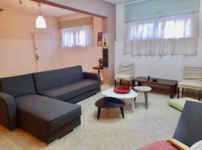 Lovely 2-bedroom in Athens